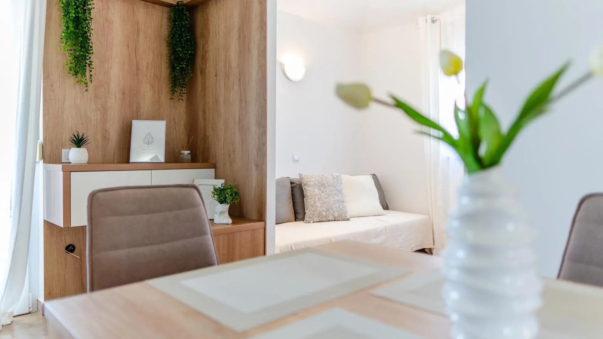 Apartments Quercus Vir 0*,
