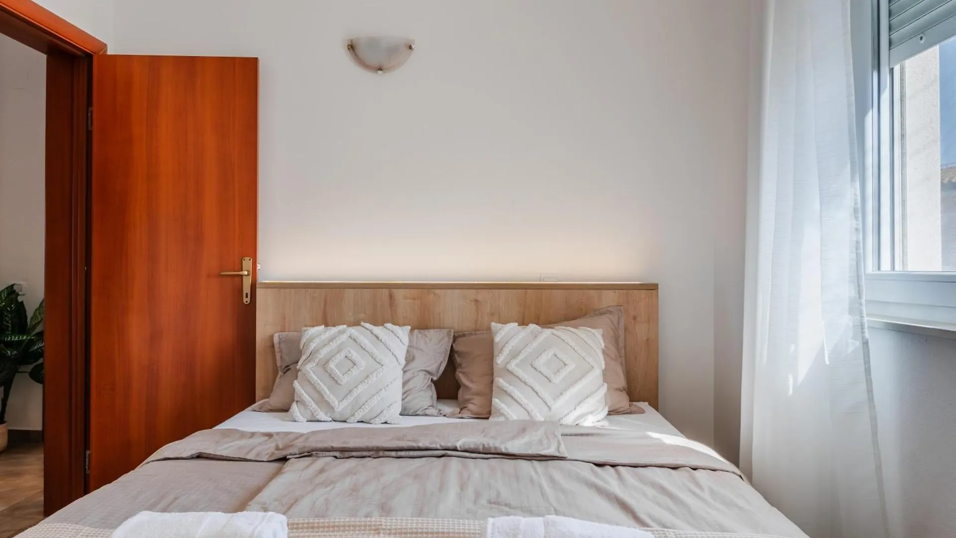 Apartments Quercus Vir Croatia