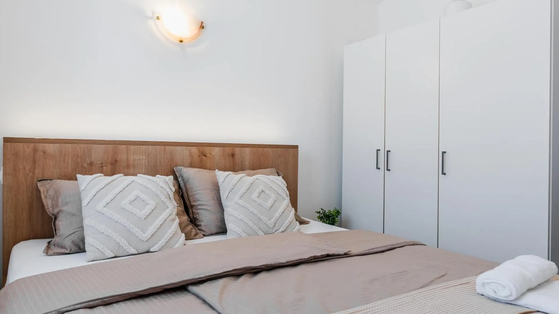 Apartments Quercus Vir