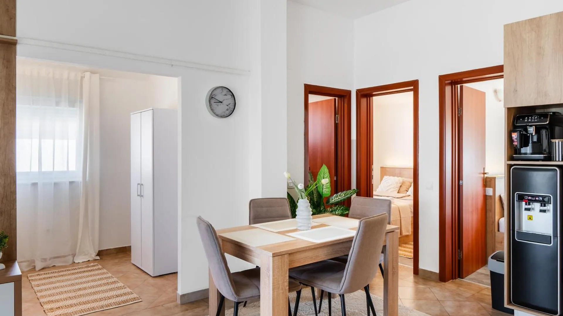 Apartments Quercus Vir 0*,