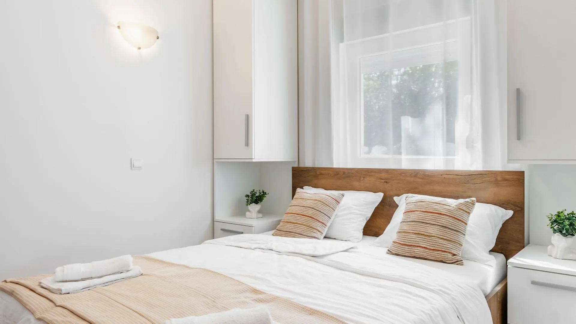 Apartments Quercus Vir 0*,