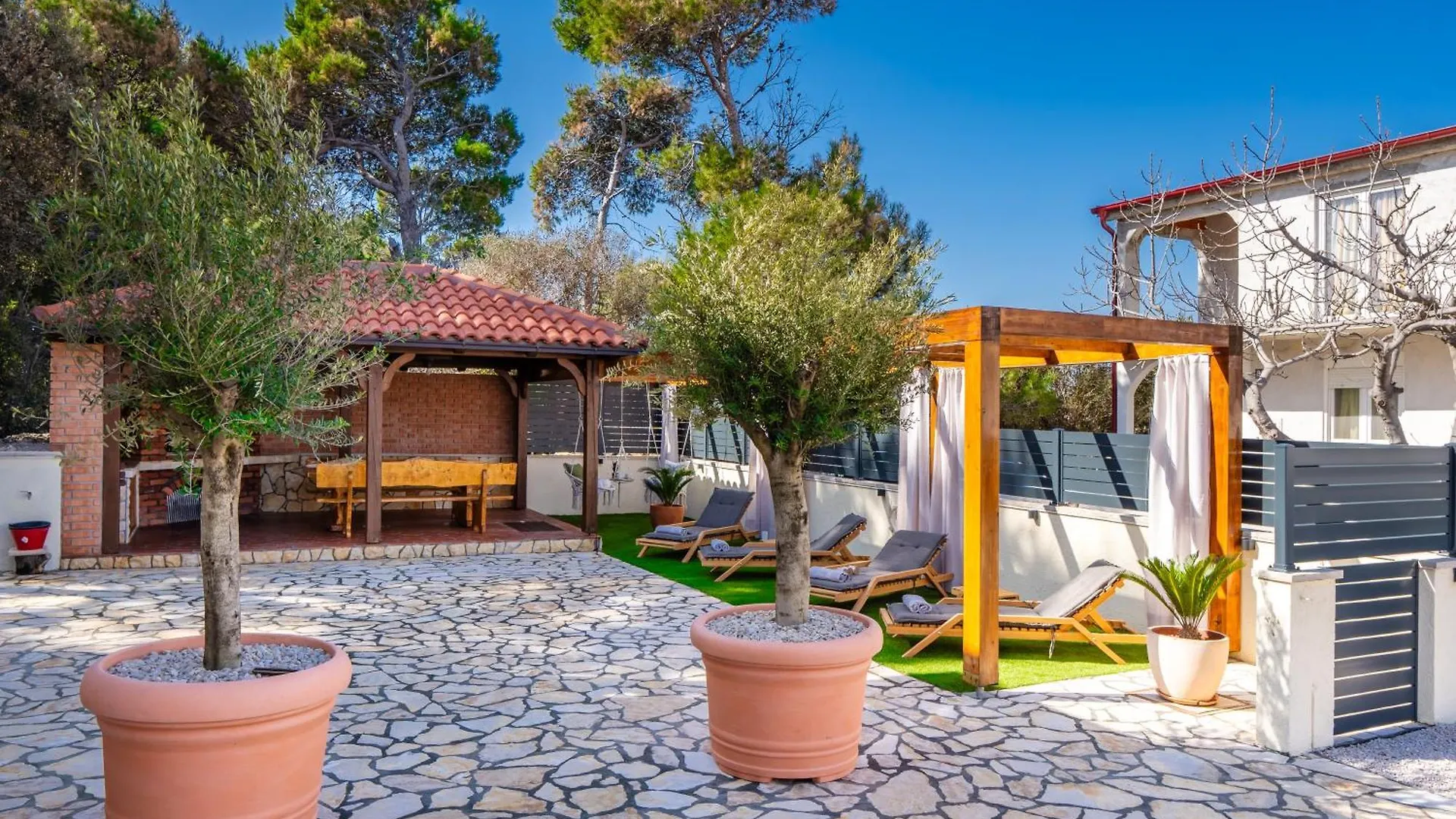 Apartments Quercus Vir